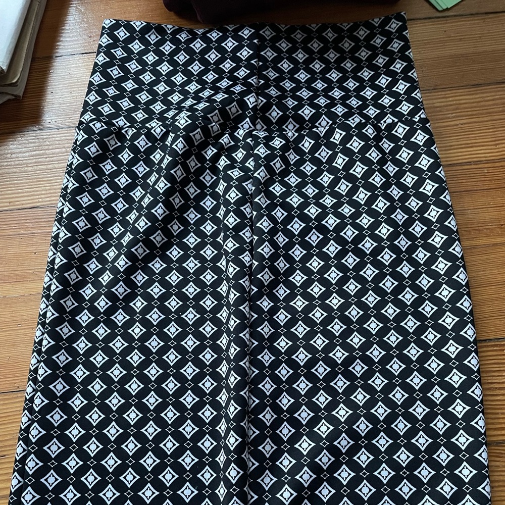Black and White Pattern Small BodyCon Midi Skirt